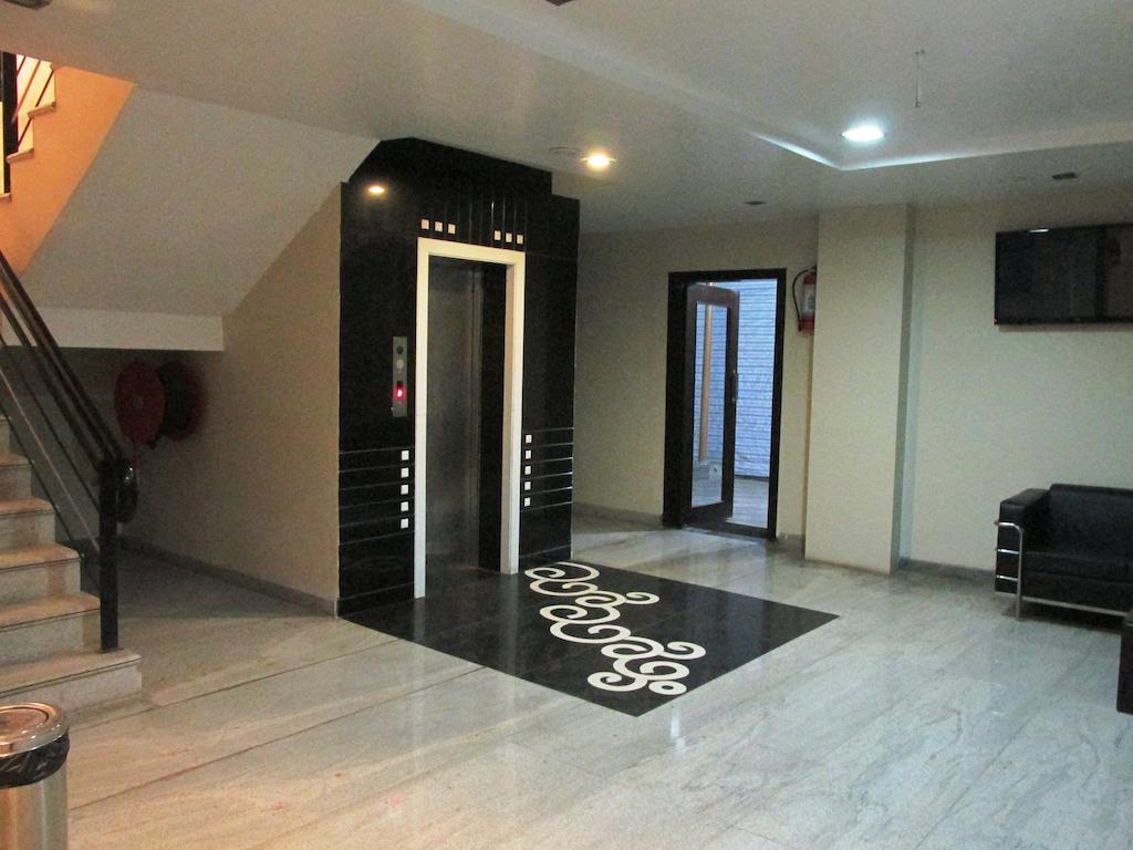 The Sapphire Grand Hotel Varanasi Exterior photo