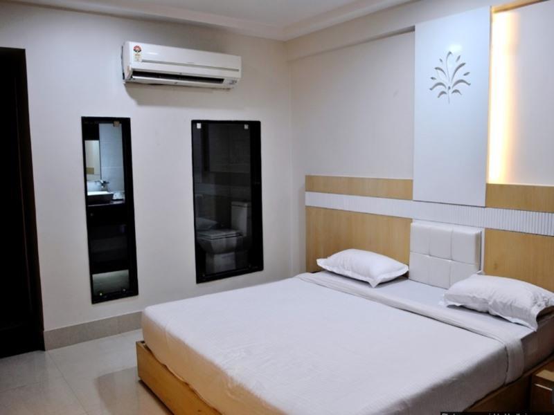 The Sapphire Grand Hotel Varanasi Exterior photo