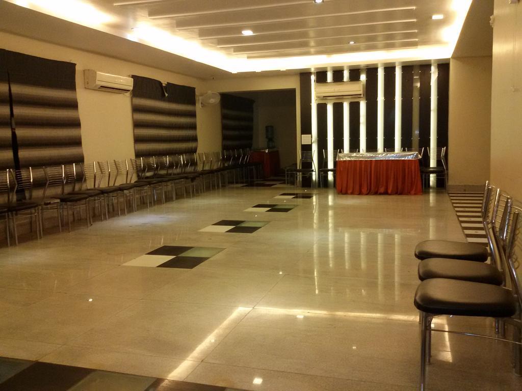 The Sapphire Grand Hotel Varanasi Exterior photo